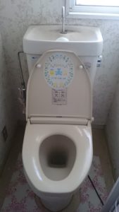 トイレ床水漏れ